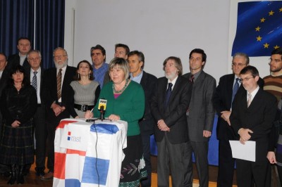 10 prosinca 2010 Hrast na tiskovnoj konferenciji.jpg