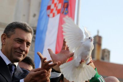 Ante i golub slobodni.jpg (80.15 KiB) Pogledano 9431 put/a. Ante i golub slobodni.jpg