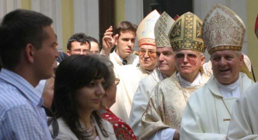 Prvu crtu Vatikana prema istoku drže katolici u BiH, sve ih je manje